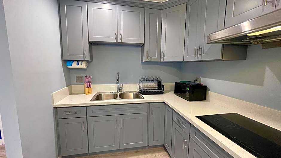 Quintessence ApartHotel