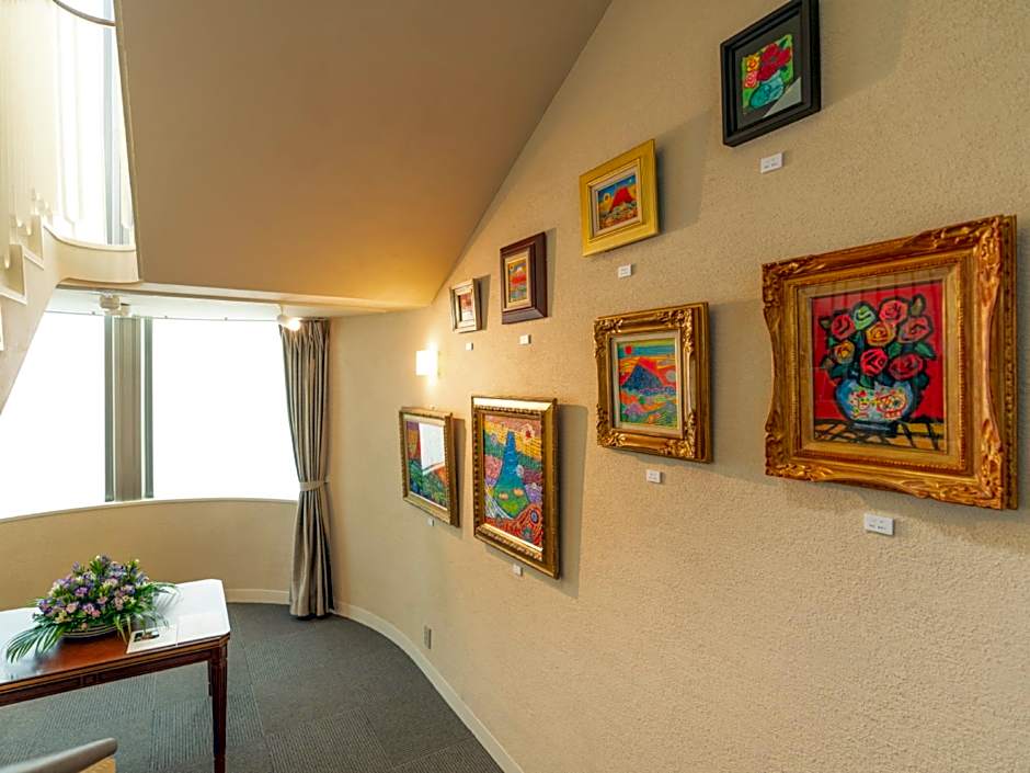 Omuro no mori Gyokusui - 13 years or older