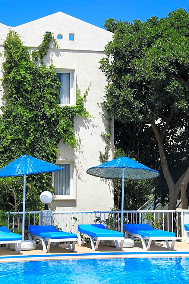 Summer Garden Suites Beach Hotel