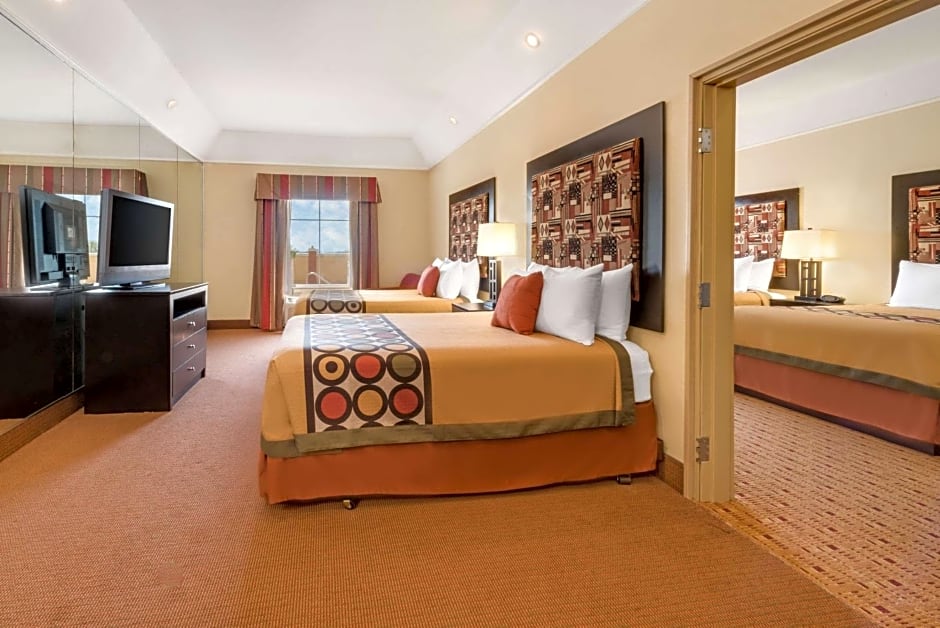 Super 8 by Wyndham Hidalgo/McAllen Area
