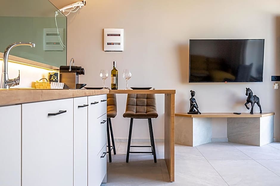 Pathos SeaSide Suites