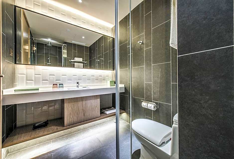 Q-Box Hotel Shanghai Sanjiagang