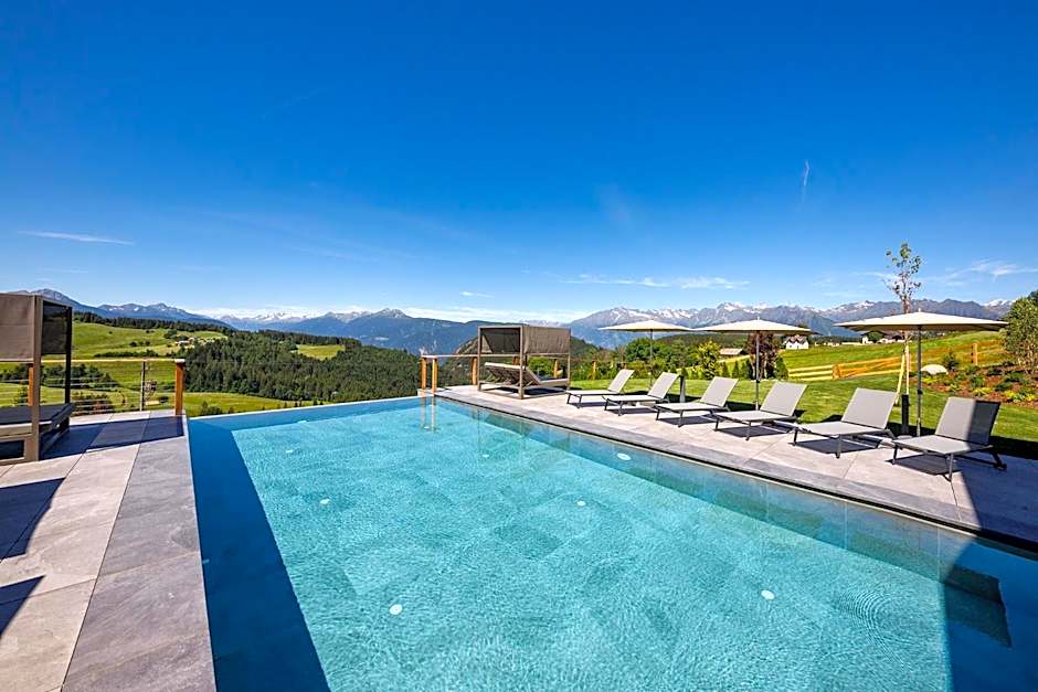 Photo 1 of 50 of Hotel Avelina