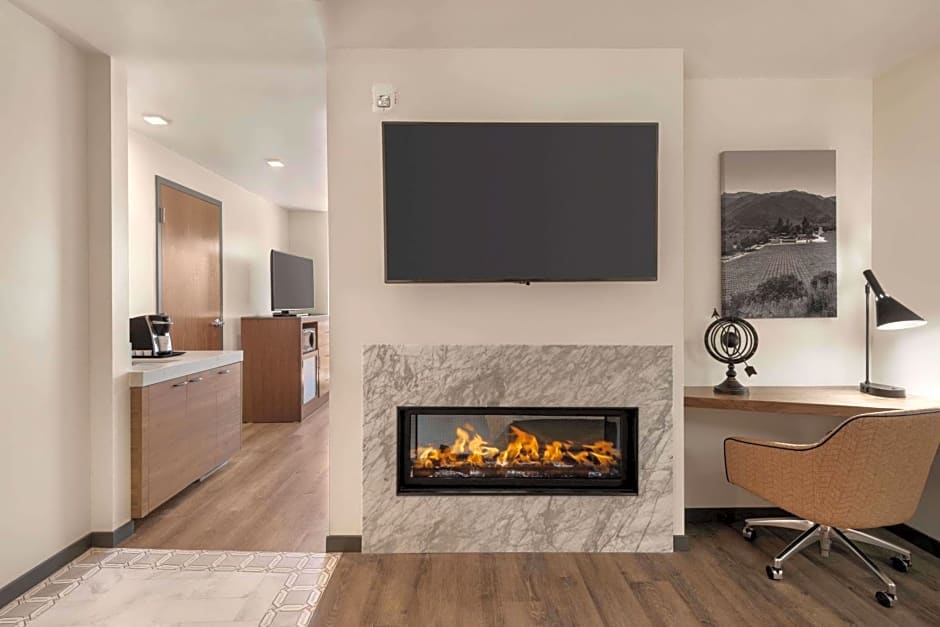 La Quinta Inn & Suites by Wyndham San Luis Obispo Downtown