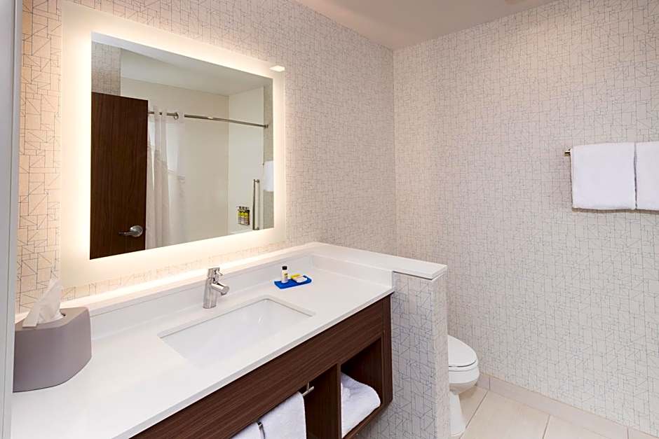 Holiday Inn Express & Suites Gaylord By IHG