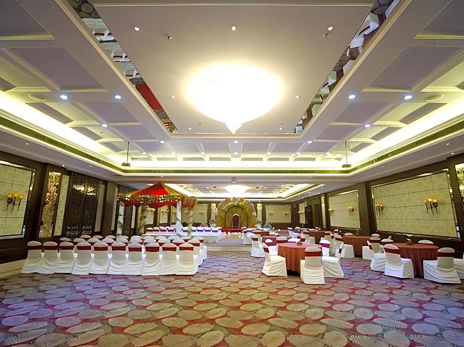 Mayfair Convention Hotel