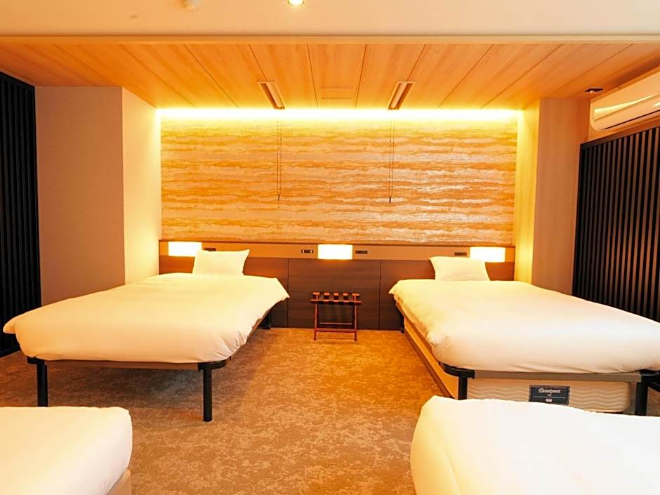 Photo 1 of 10 of Quadruple Room with Bathroom
