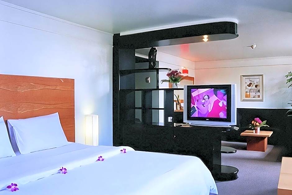 Flipper Lodge Hotel - SHA Extra Plus