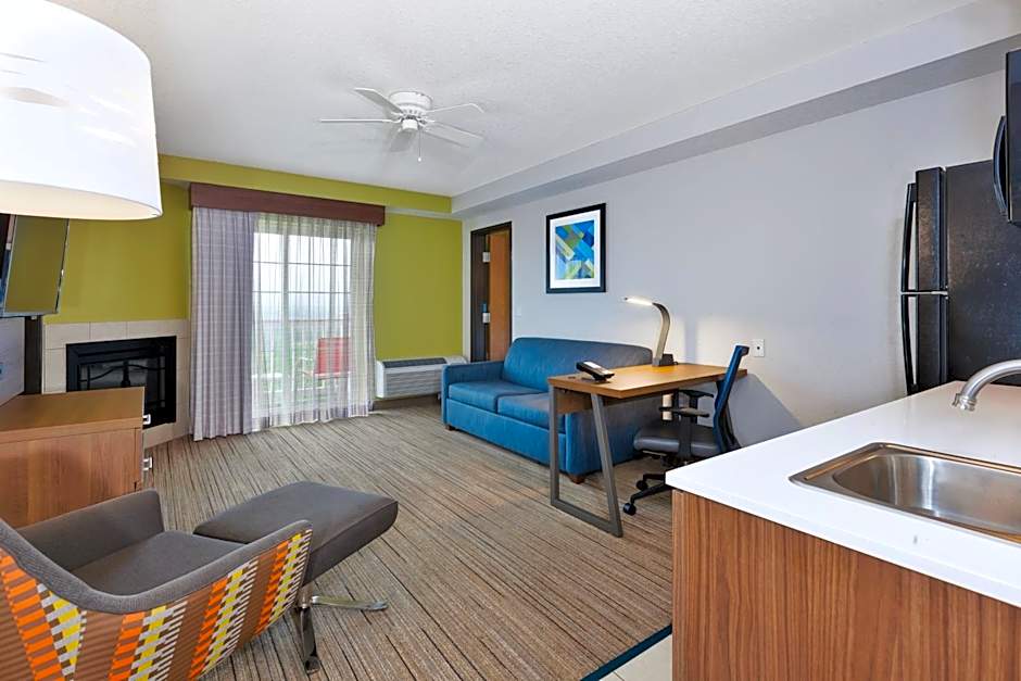 Holiday Inn Express & Suites Petoskey by IHG
