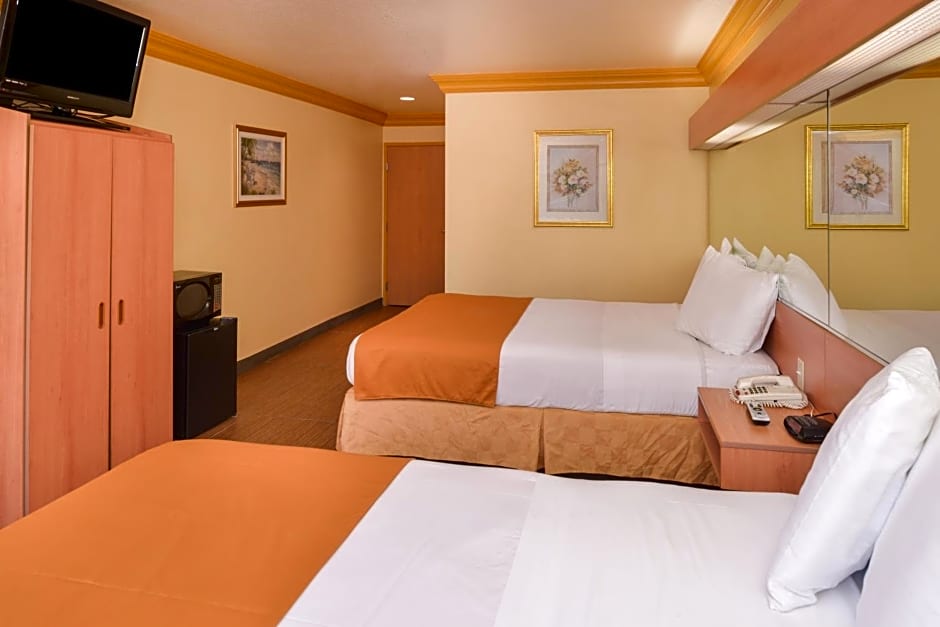 H3 Inn & Suites - LAX Airport - Los Angeles