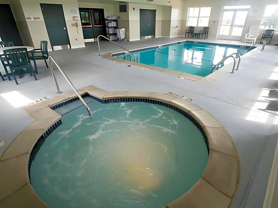 Country Inn & Suites by Radisson, Dundee, MI