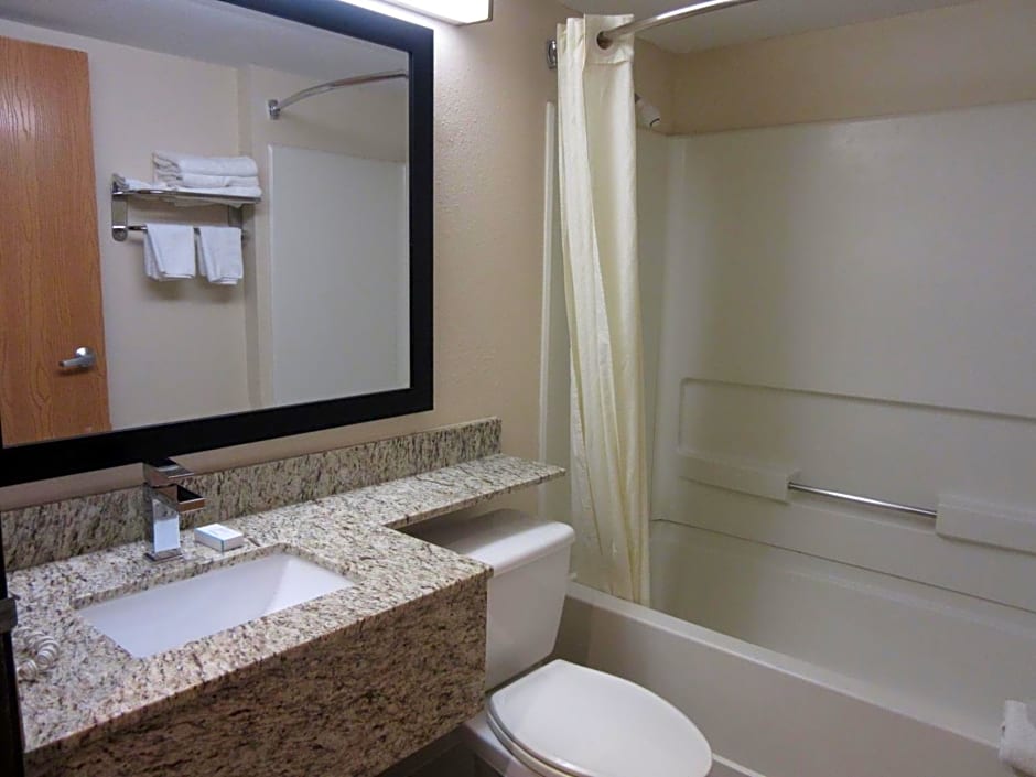 Travelodge by Wyndham Arlington/Dallas Area