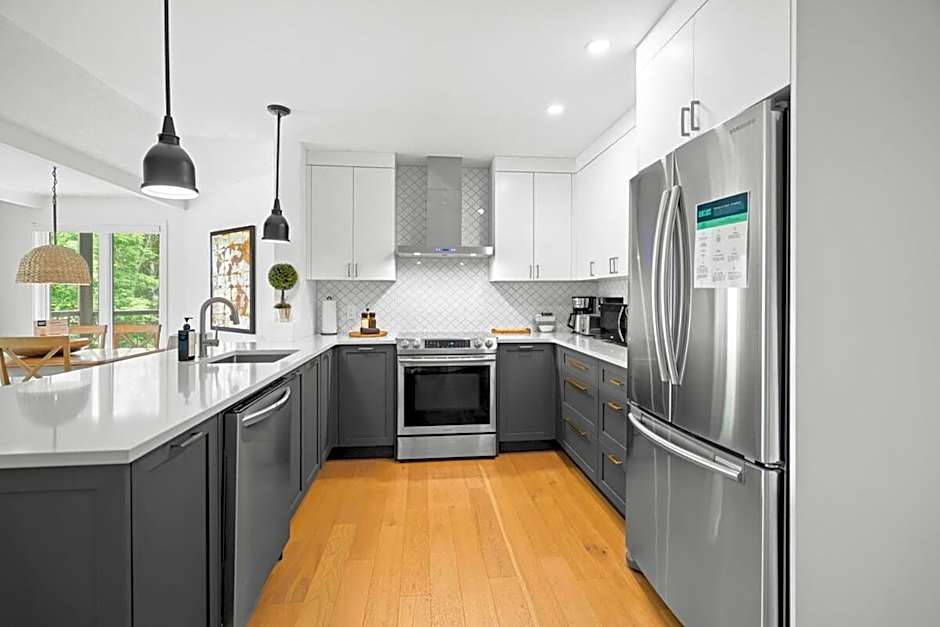 Huge 3 Bedroom Condo with a View