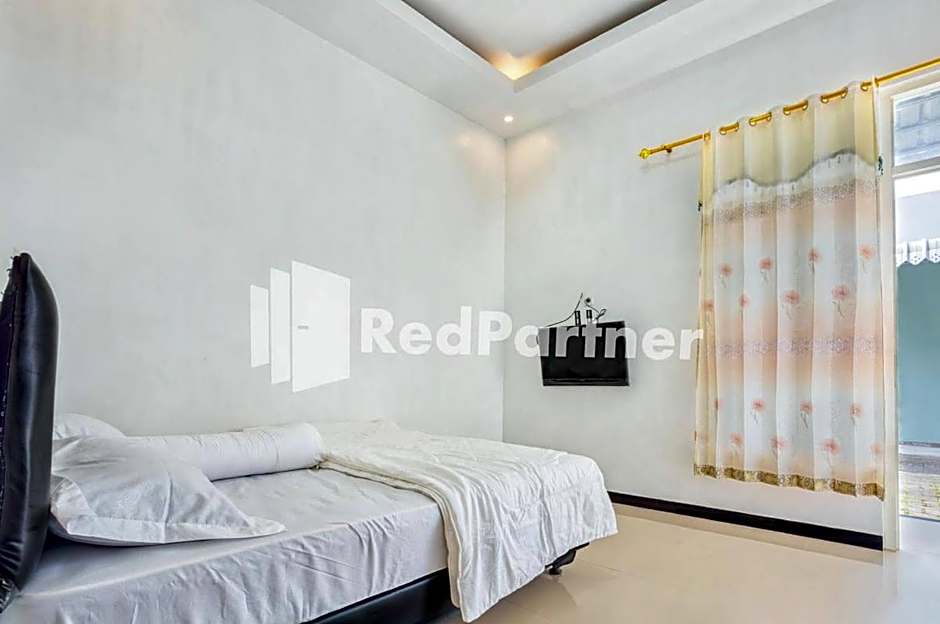 Griya Rahayu Guesthouse Mitra RedDoorz near Jatim Park 2 Batu