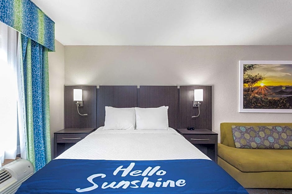 Days Inn & Suites by Wyndham East Flagstaff