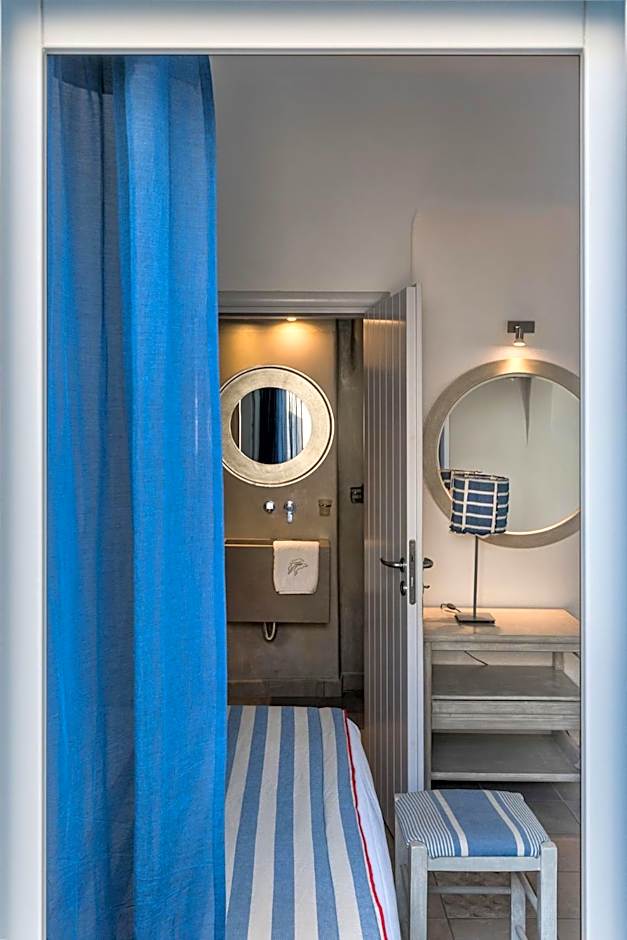 Blue Dolphins Apartments