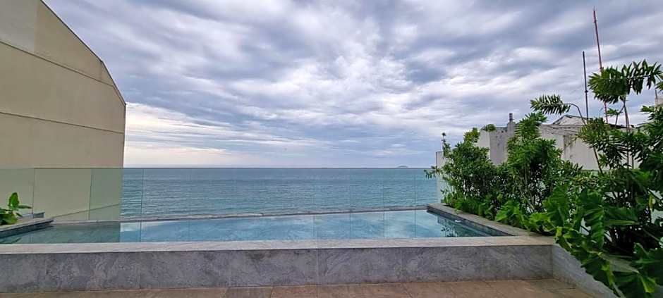 Luxo à beira mar com Jacuzzi particular