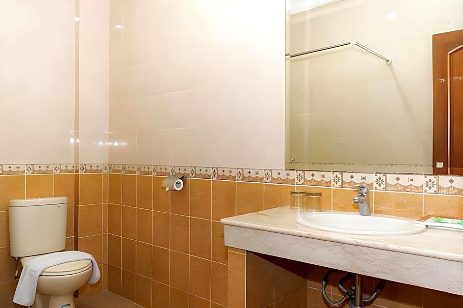 RedDoorz Plus Syariah near Java Supermall Semarang 2