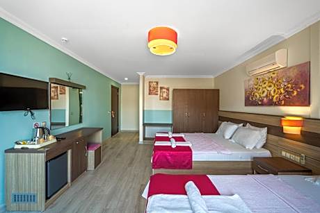 Standard Triple Room with Sea View