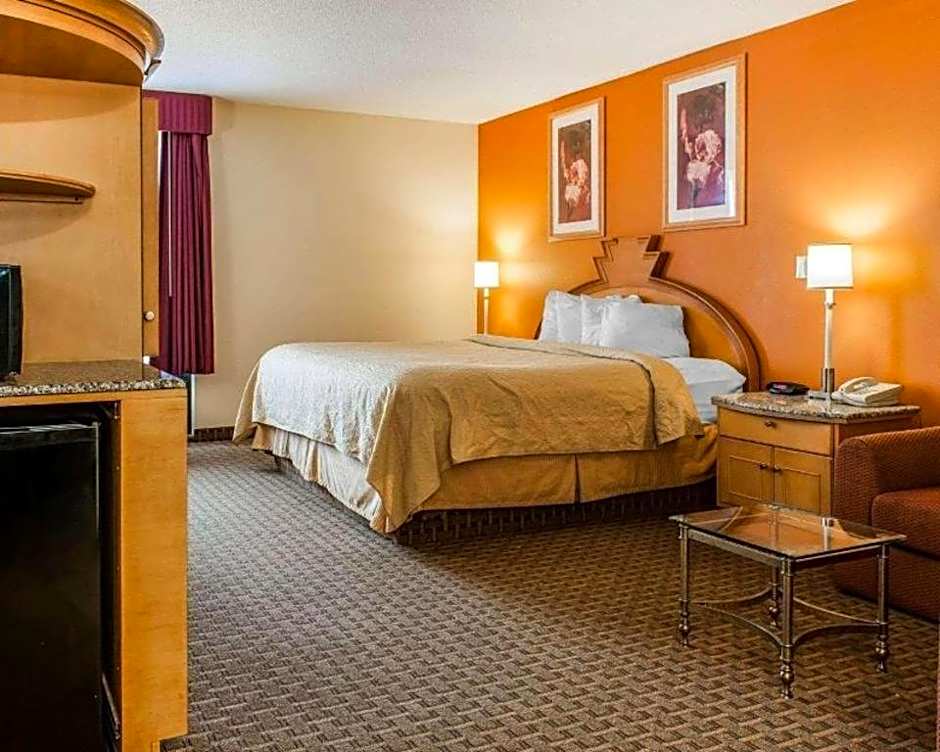 Quality Inn & Suites Shelbyville I-74