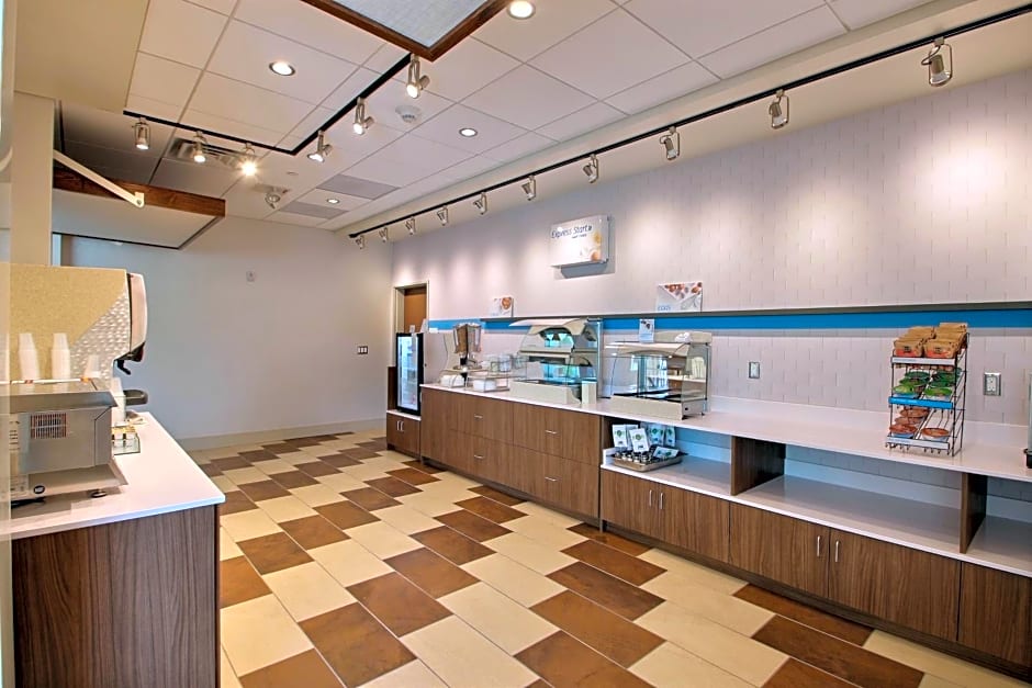 Holiday Inn Express & Suites Fond Du Lac By IHG