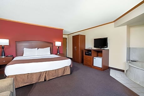 1 King Bed One-Bedroom Deluxe Suite Non-Smoking