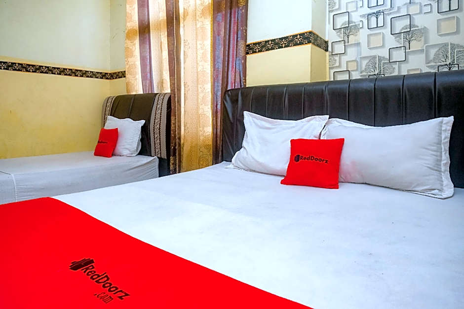 RedDoorz @ Jalan Japaris Medan