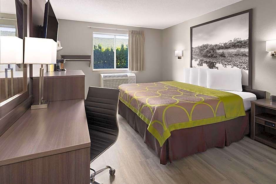 Photo 1 of 2 of 1 King Bed, Mobility Accessible, Bathtub
