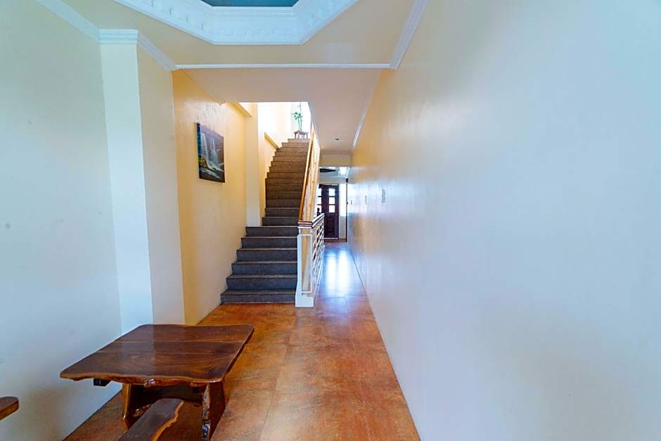 RedDoorz @ Old Buswang Road