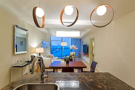 Grand, Suite, 2 Double, Partial ocean view, Balcony