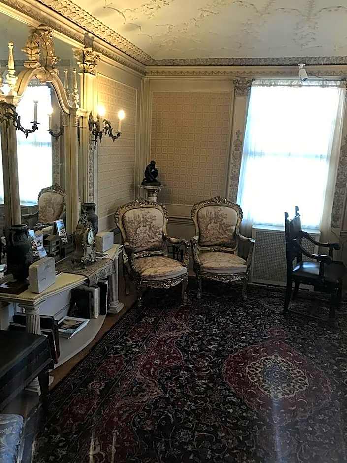 Edgewood Manor