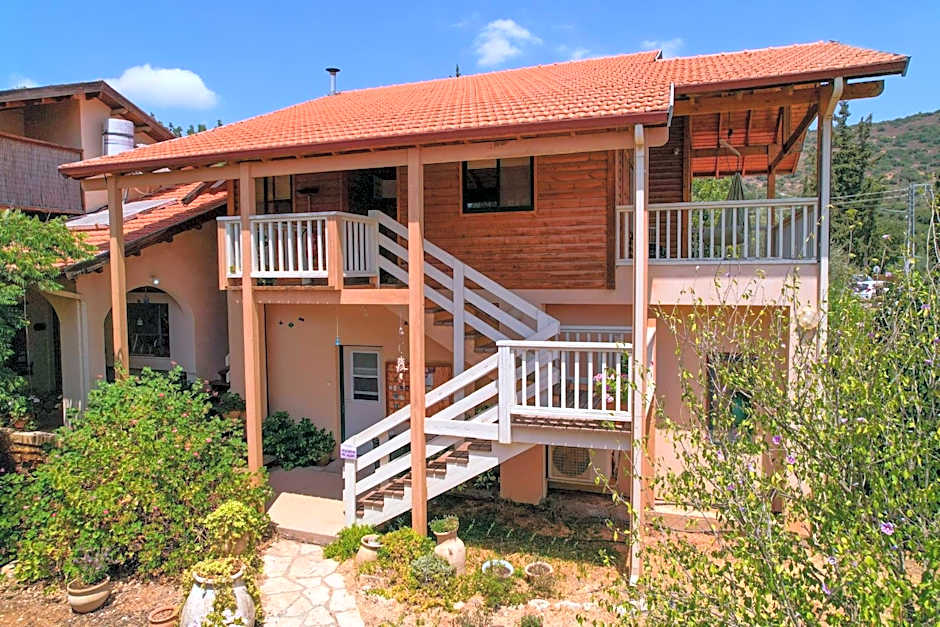 Aviv - Bakfar in Amirim