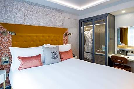 Standard Room (1 Queen Bed)