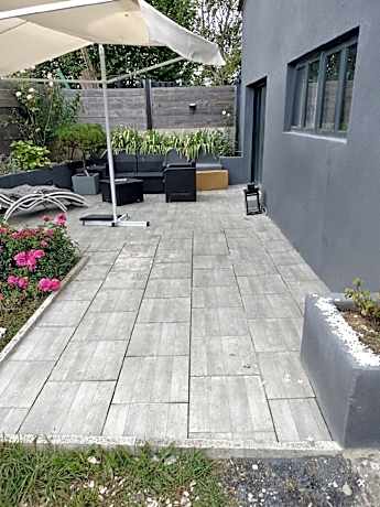 4 min Orléans 
maisonnette 
jardin
parking
privé