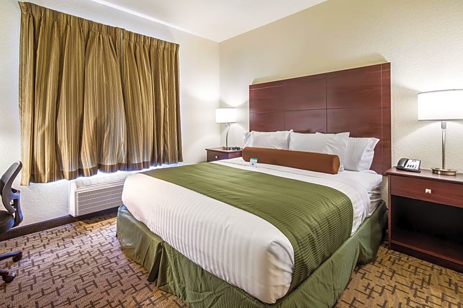 Cobblestone Hotel & Suites - Hutchinson
