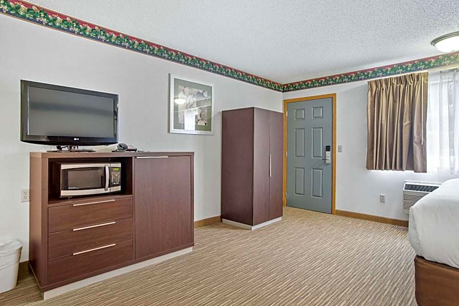EverSpring Inn & Suites