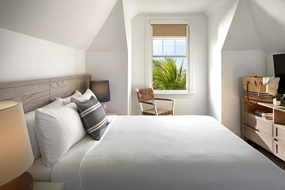 Parrot Key Hotel & Villas