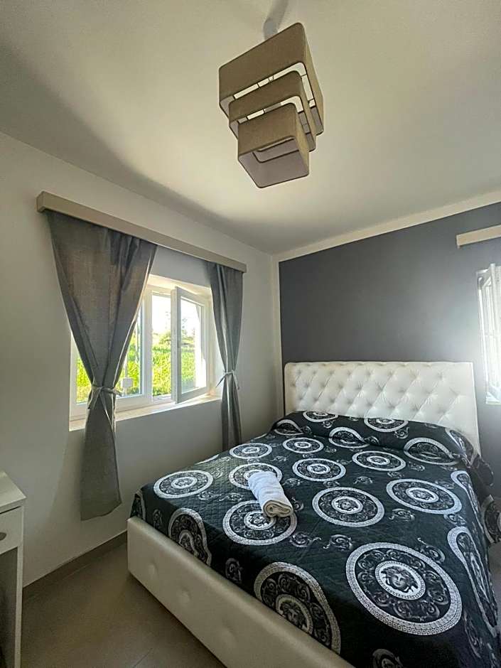 Villa Aurea Rooms & More