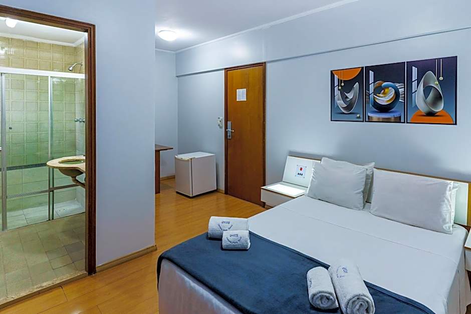 Carillon Plaza Hotel