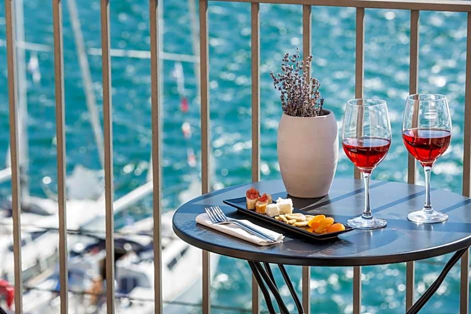 Argostoli Marina Suites