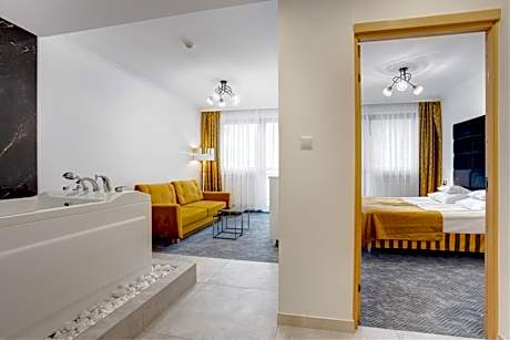 Studio with Spa Bath