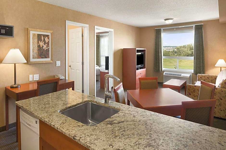 Days Inn & Suites by Wyndham Cochrane