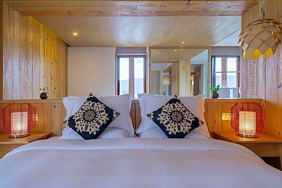 Arro Khampa by Zinc Journey Lijiang