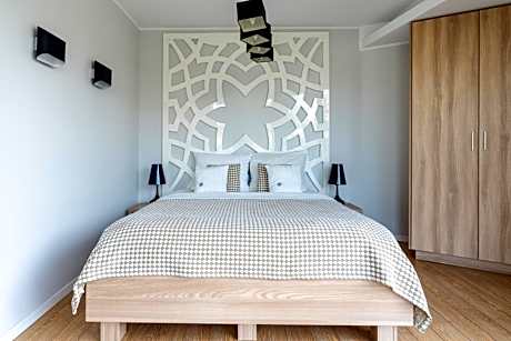 One-Bedroom Apartment with Mountain View