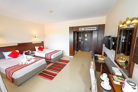 Deluxe Double Room with Garden and Pool View
