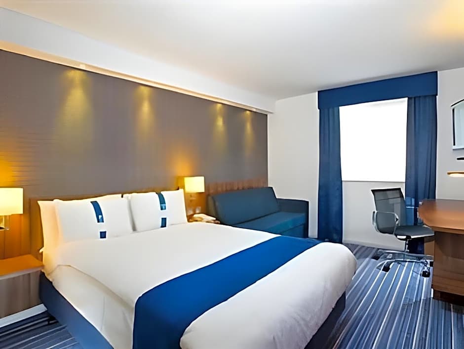 Holiday Inn Express London Gatwick Crawley By IHG
