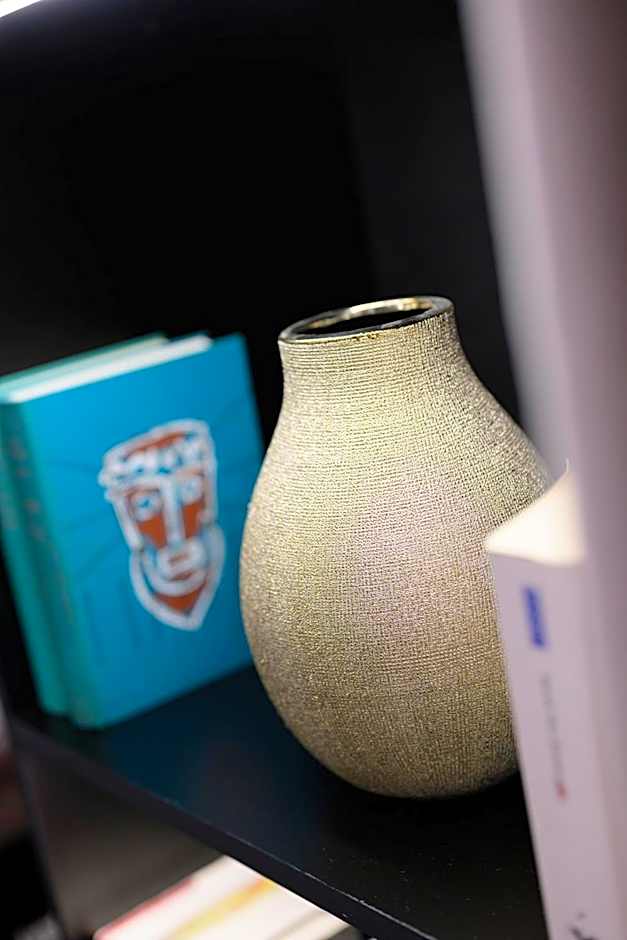 Aris Grand Place Hotel