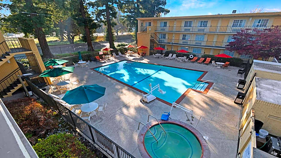 Howard Johnson by Wyndham Sacramento Downtown