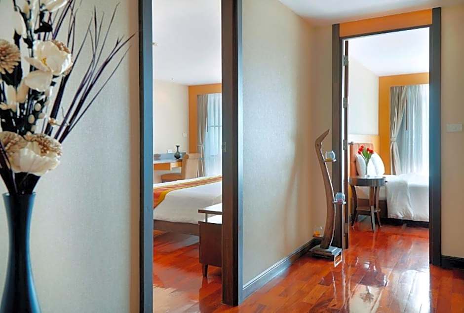 S.M. GRANDE RESIDENCE