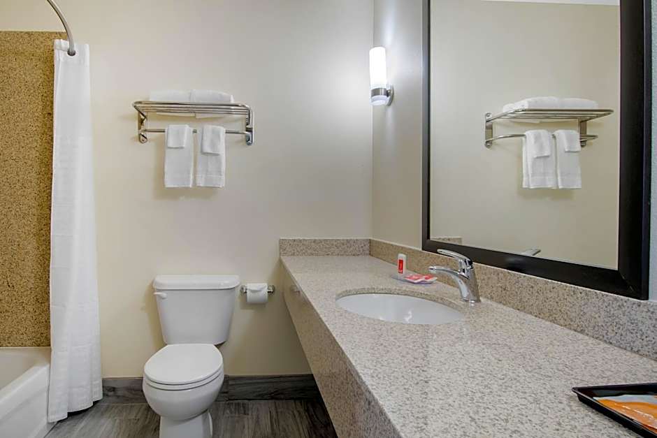 Econo Lodge Inn & Suites Springfield Main Street